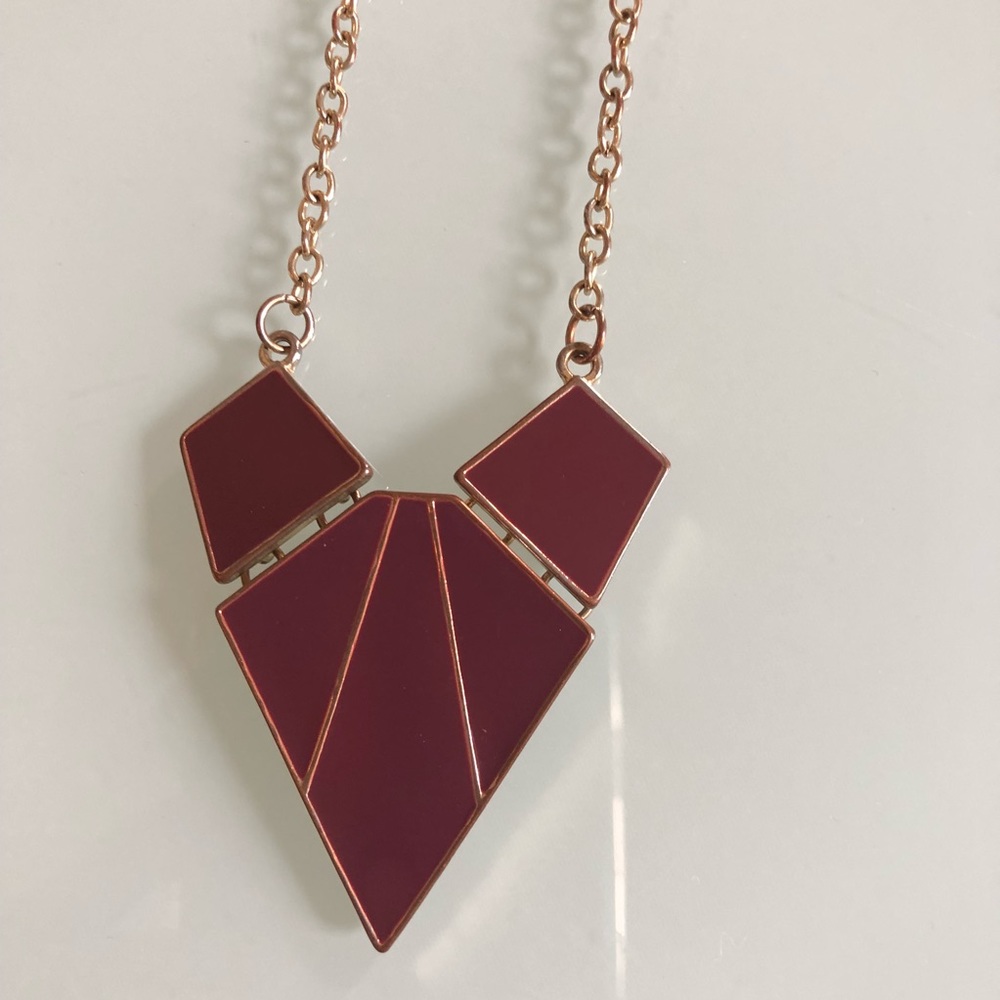 Maroon pendant necklace